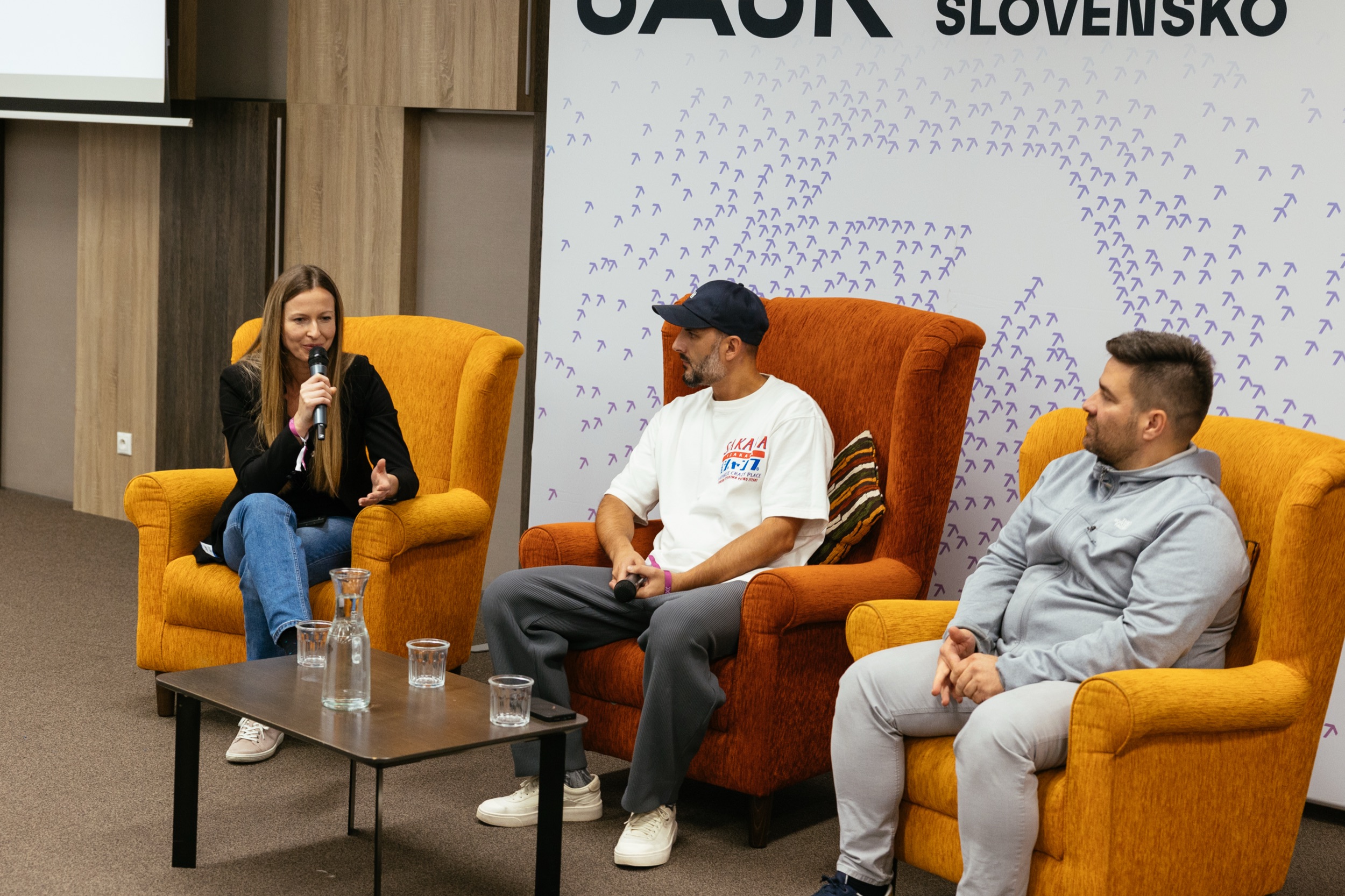 Panelová diskusia troch rečníkov na Bootcampe Startup Awards